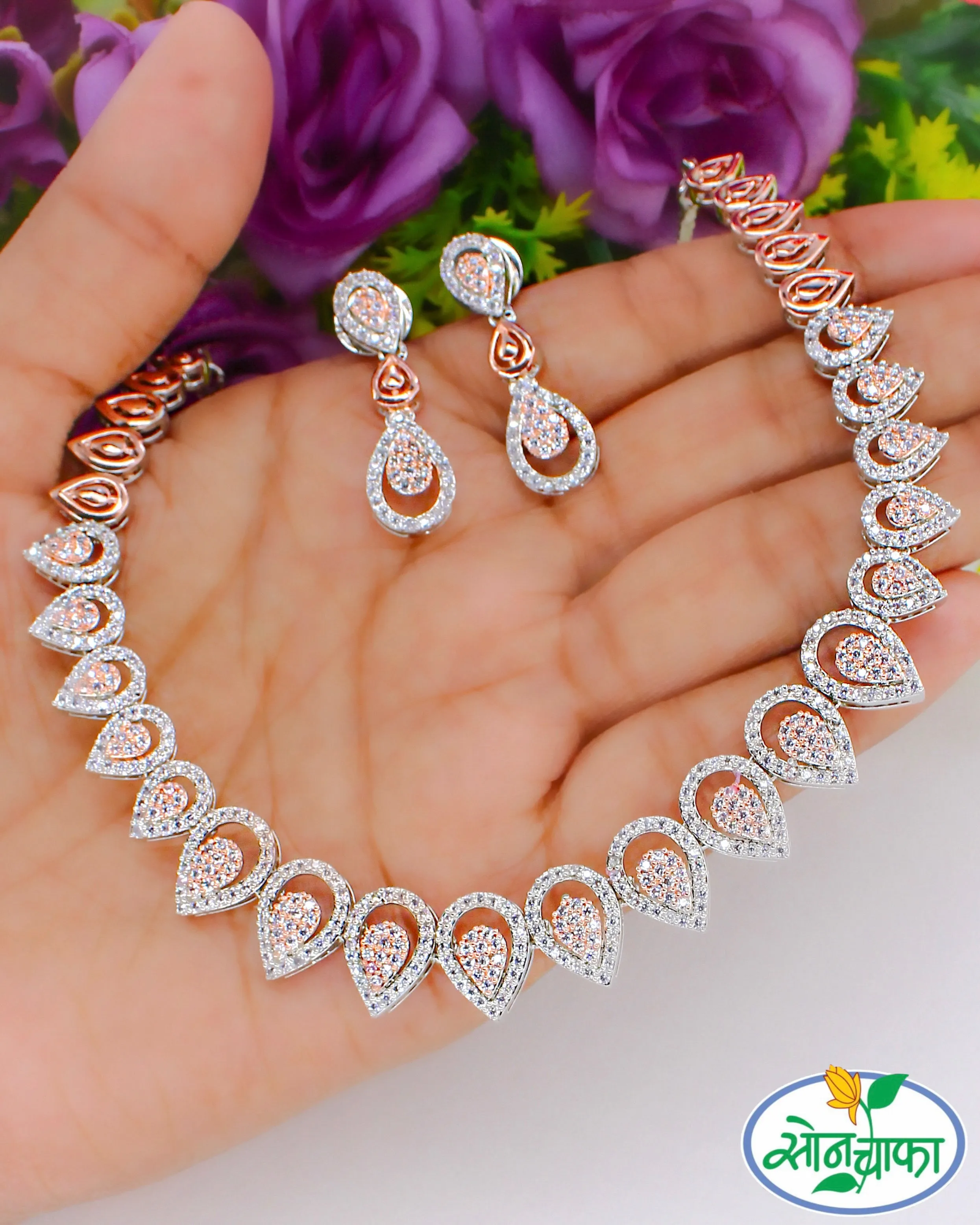 ALLURING DIAMOND NECKLACE