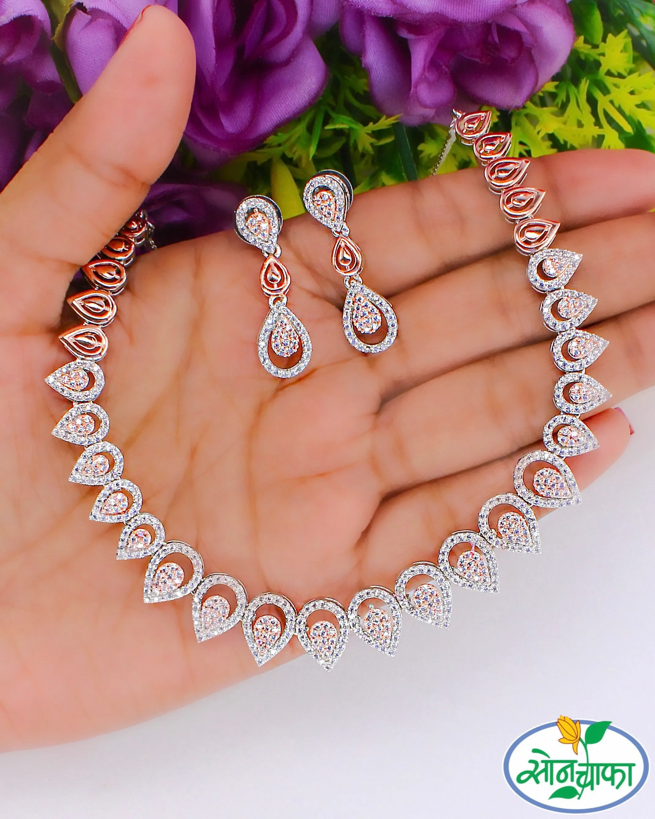 ALLURING DIAMOND NECKLACE