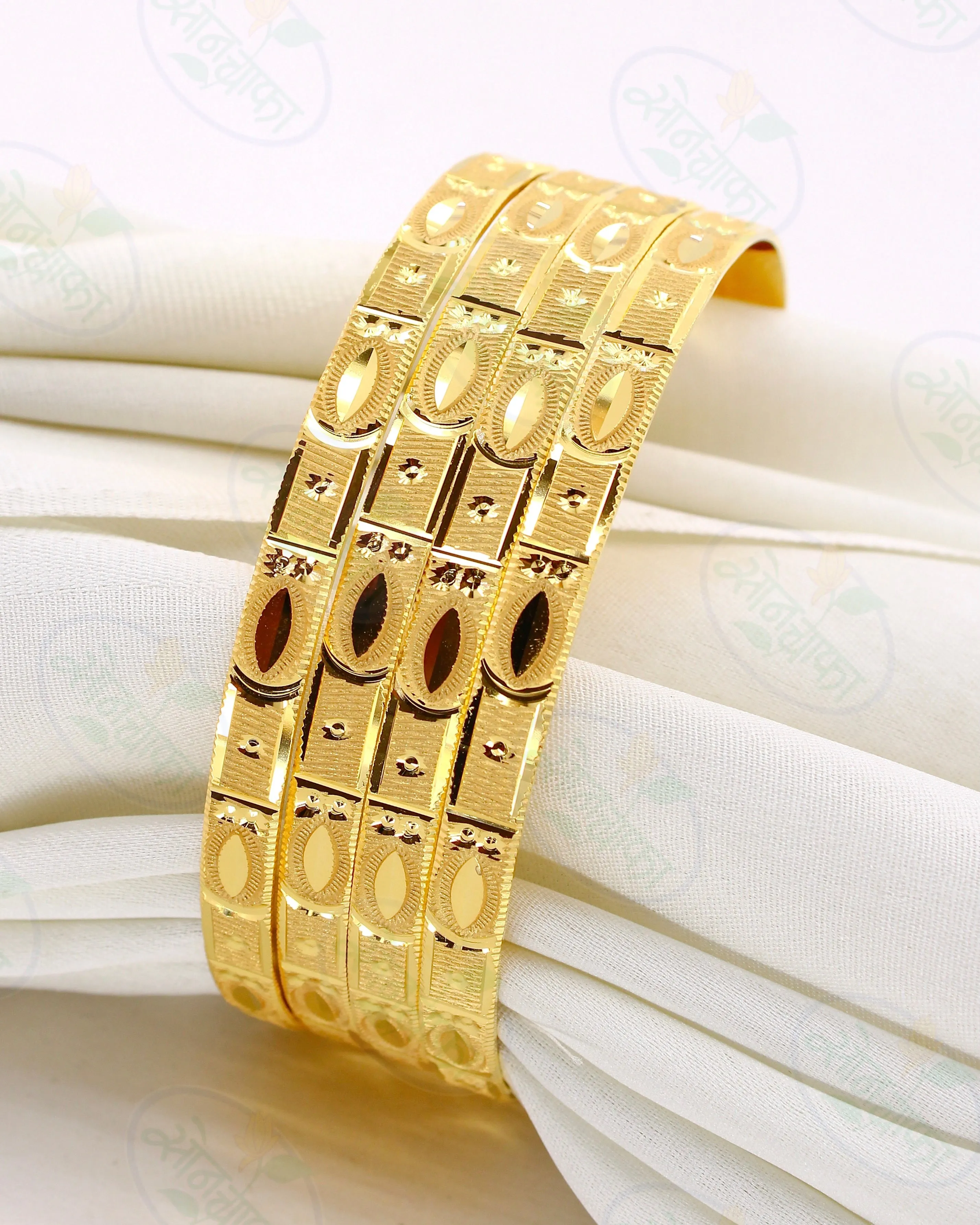 CHARMING GOLD PLATED BANGLES