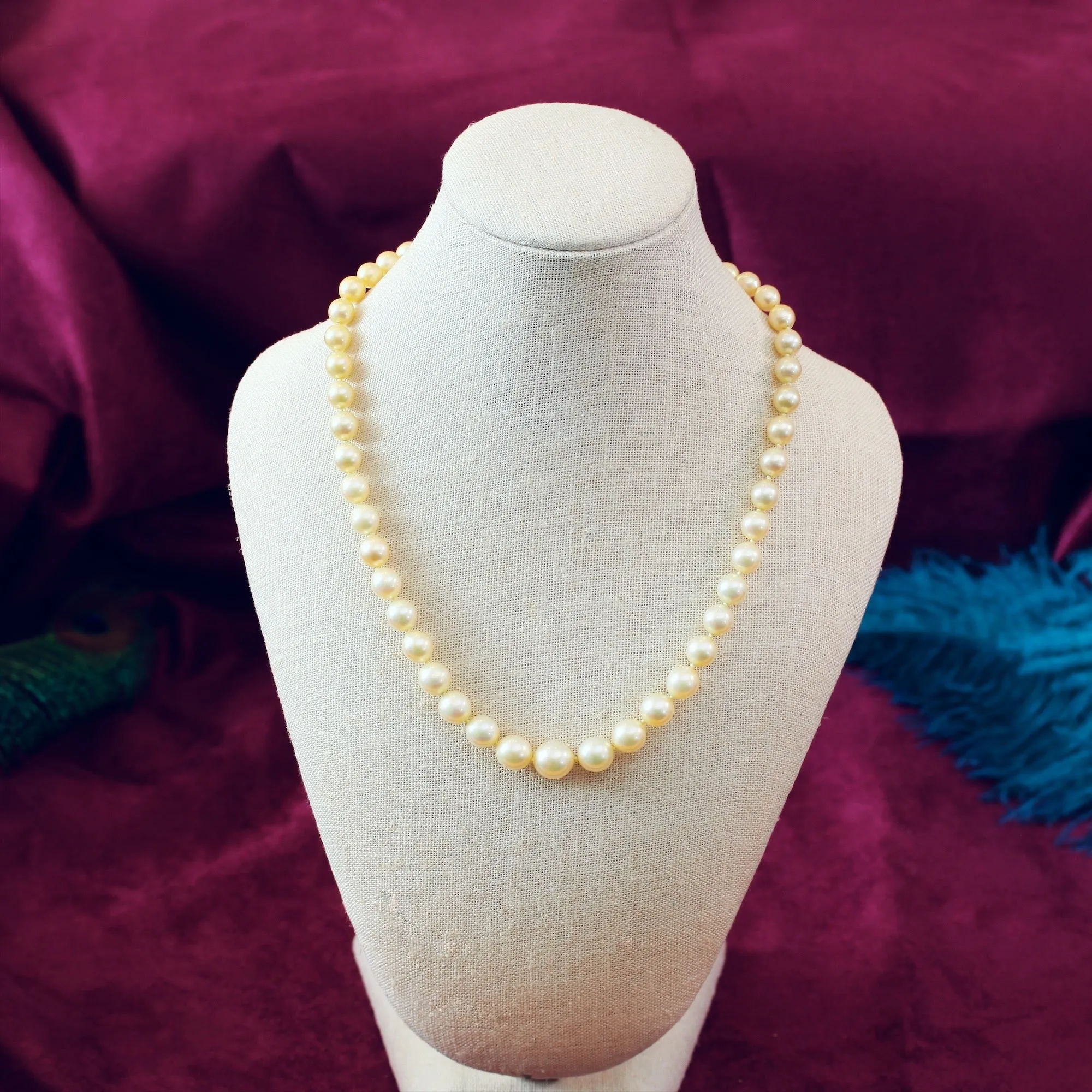 Lovely Quality Vintage Faux Pearl Necklace